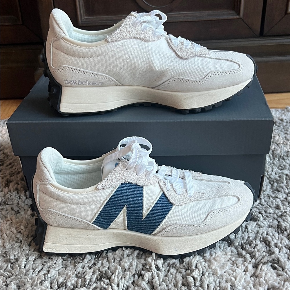 New Balance 327 Cream white navy trainers sneakers 6.5